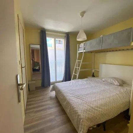 Hostel Bohobos Αντίμπ